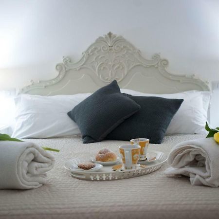 Casa Vacanza "Al Vicolo Delle Colonne" サレルノ エクステリア 写真