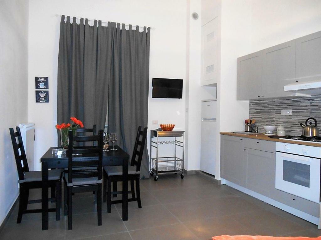 Casa Vacanza "Al Vicolo Delle Colonne" サレルノ エクステリア 写真