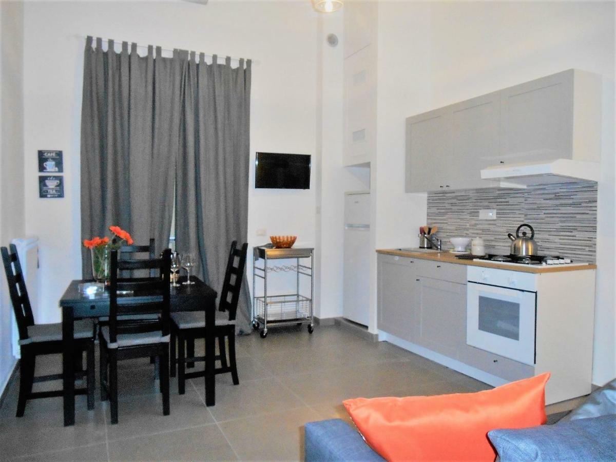 Casa Vacanza "Al Vicolo Delle Colonne" サレルノ エクステリア 写真