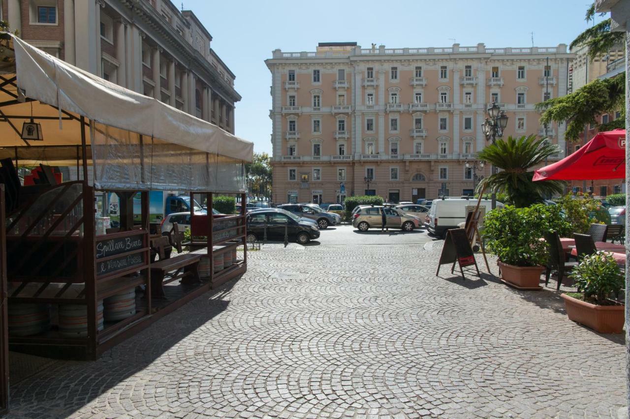 Casa Vacanza "Al Vicolo Delle Colonne" サレルノ エクステリア 写真