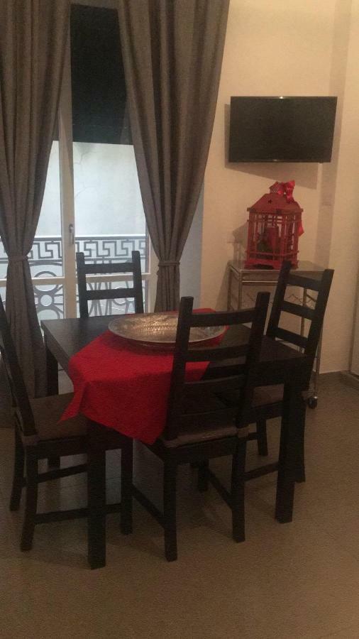 Casa Vacanza "Al Vicolo Delle Colonne" サレルノ エクステリア 写真