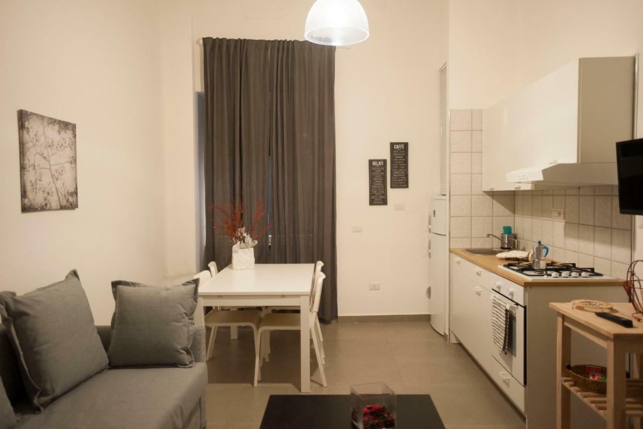 Casa Vacanza "Al Vicolo Delle Colonne" サレルノ エクステリア 写真
